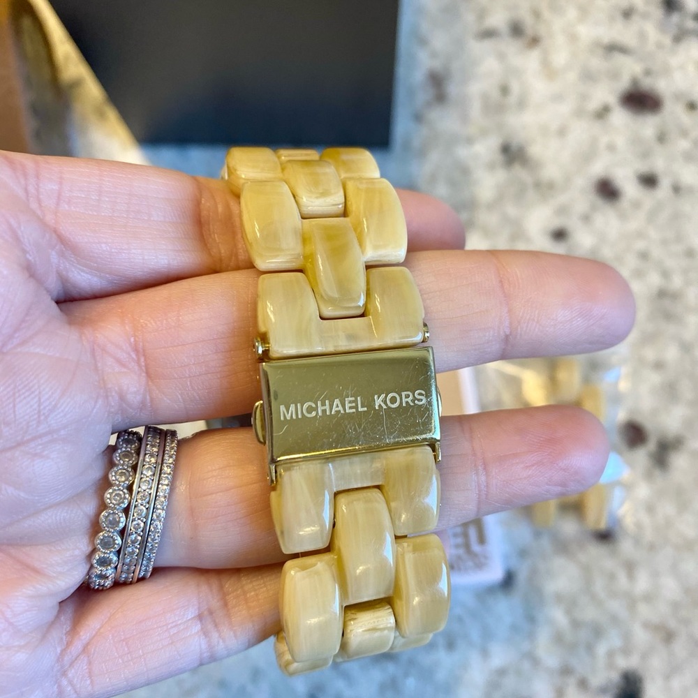 Michael Kors Watch - Picture 3 of 6